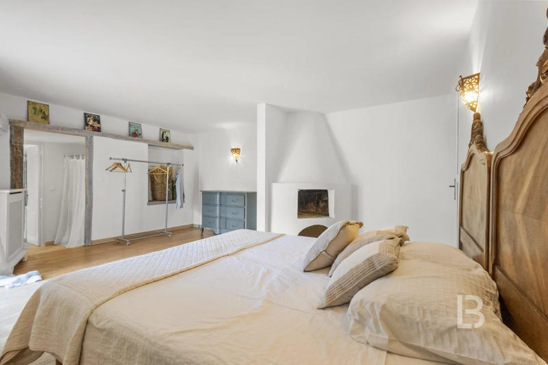 Maison - 451 m² - 15 pièces