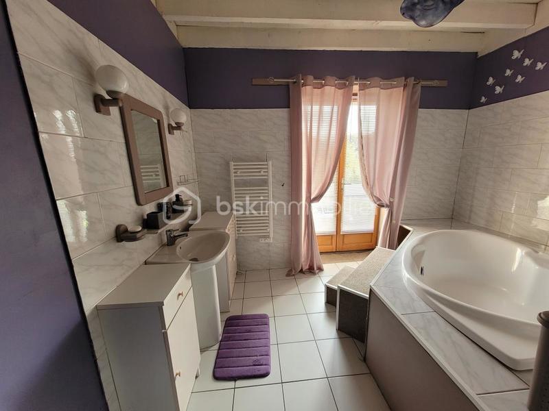 Maison - 305 m² - 13 pièces