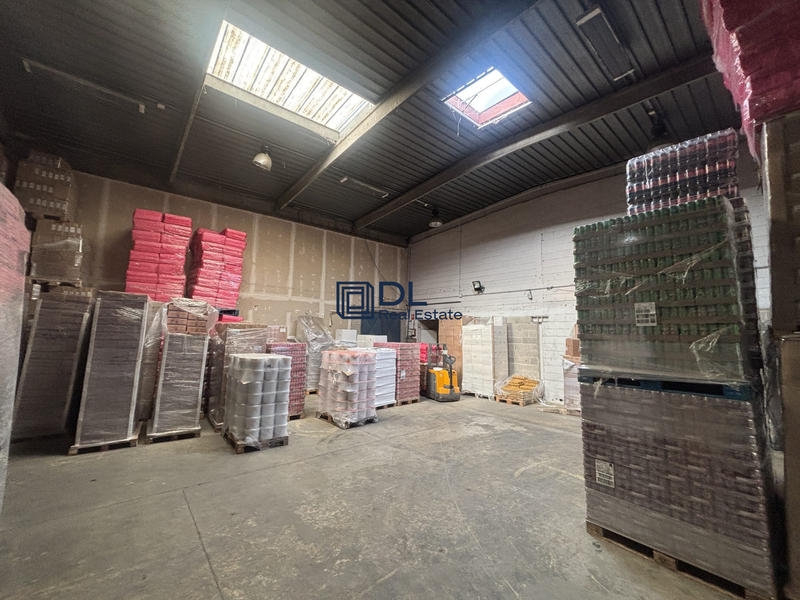 Entrepôt - 3 244 m²