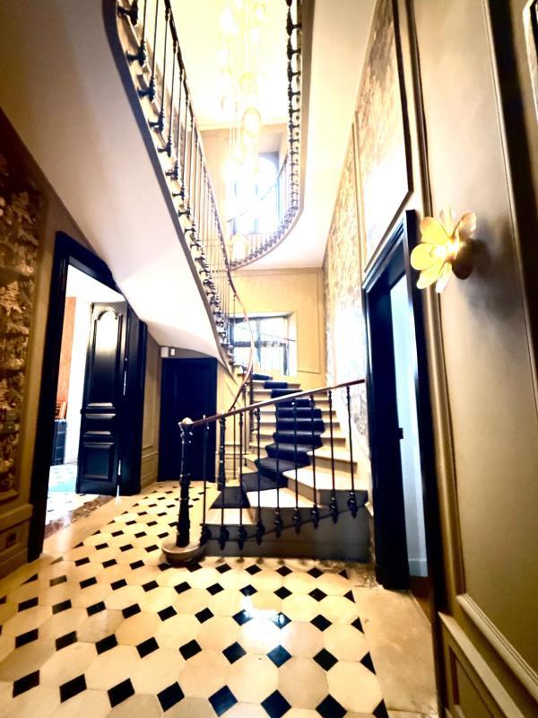 Maison - 320 m² - 10 pièces