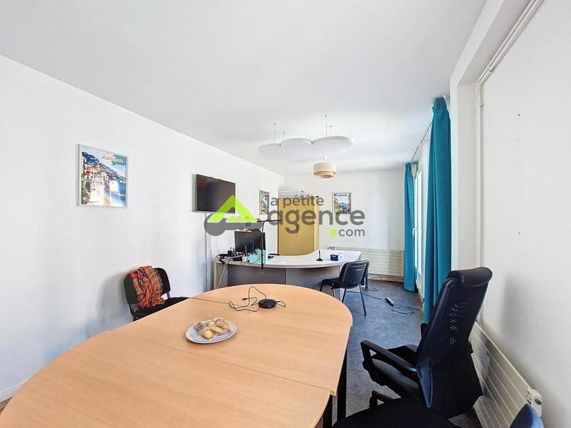 Local commercial - 240 m²