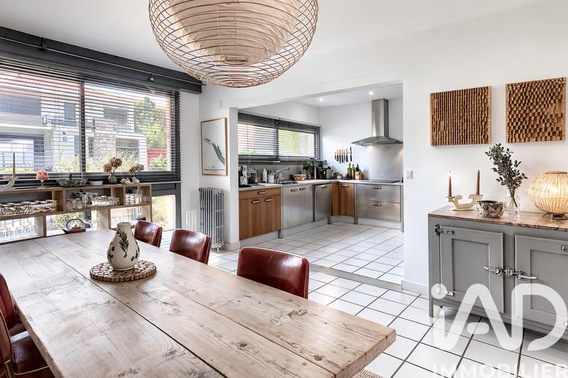 Maison - 252 m² - 7 pièces