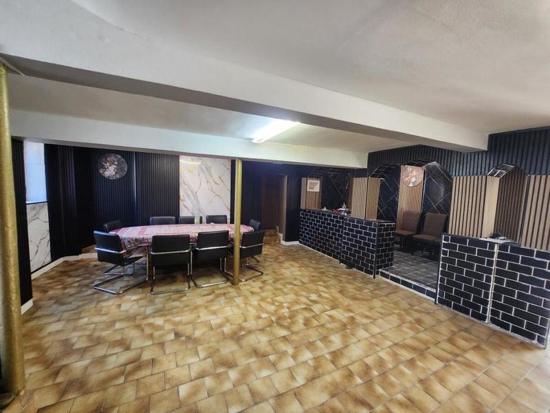 Immeuble - 92 m² - 7 pièces