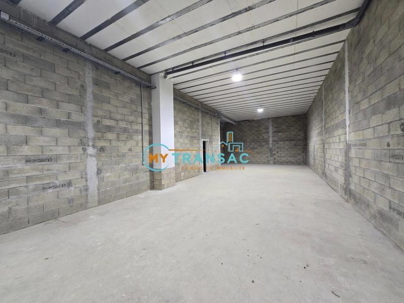 Local d'activités - 296 m²