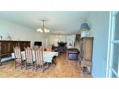 Maison - 206 m² - 6 pièces