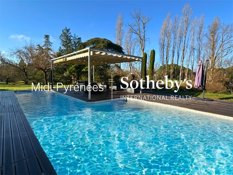 Maison de maîtres - 403 m² - 10 pièces