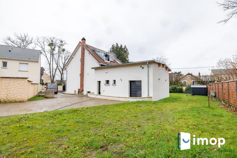 Pavillon - 180 m² - 10 pièces