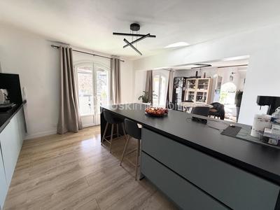 Maison - 210 m² - 8 pièces