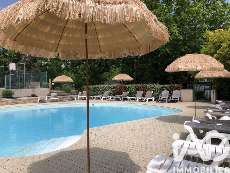 Maison - 1 000 m² - 30 pièces