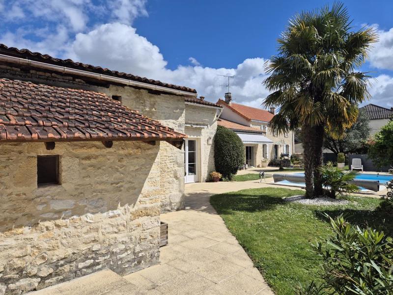 Maison en pierre - 231 m² - 9 pièces