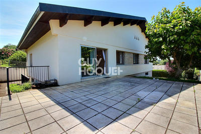 Maison - 218 m² - 9 pièces