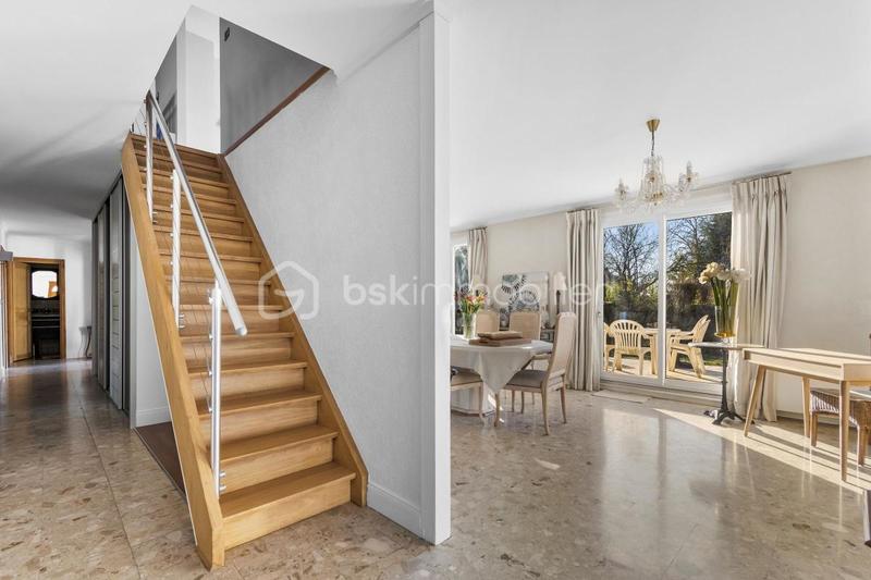 Maison - 189 m² - 8 pièces