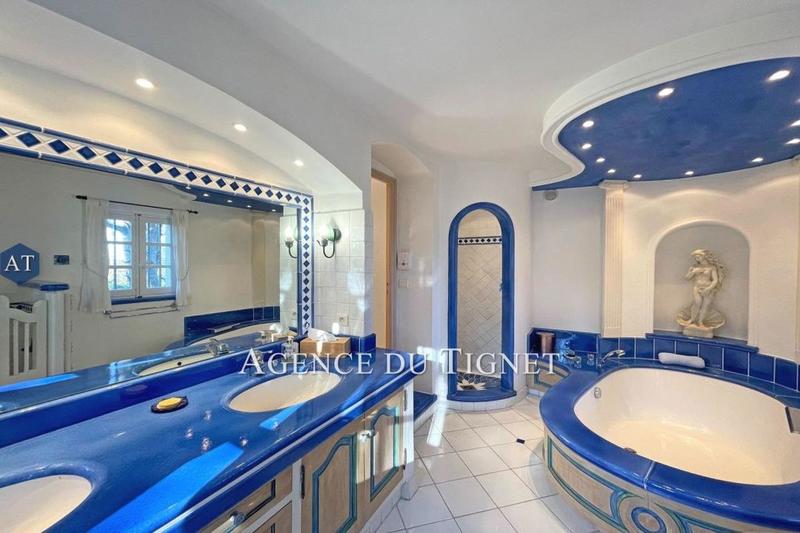 Maison traditionnelle - 251 m² - 5 pièces