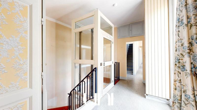 Maison - 427 m² - 14 pièces