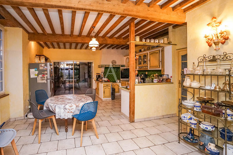 Maison - 240 m² - 7 pièces