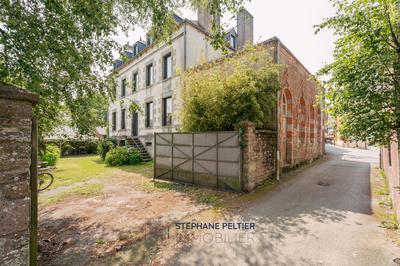 Maison - 300 m² - 9 pièces