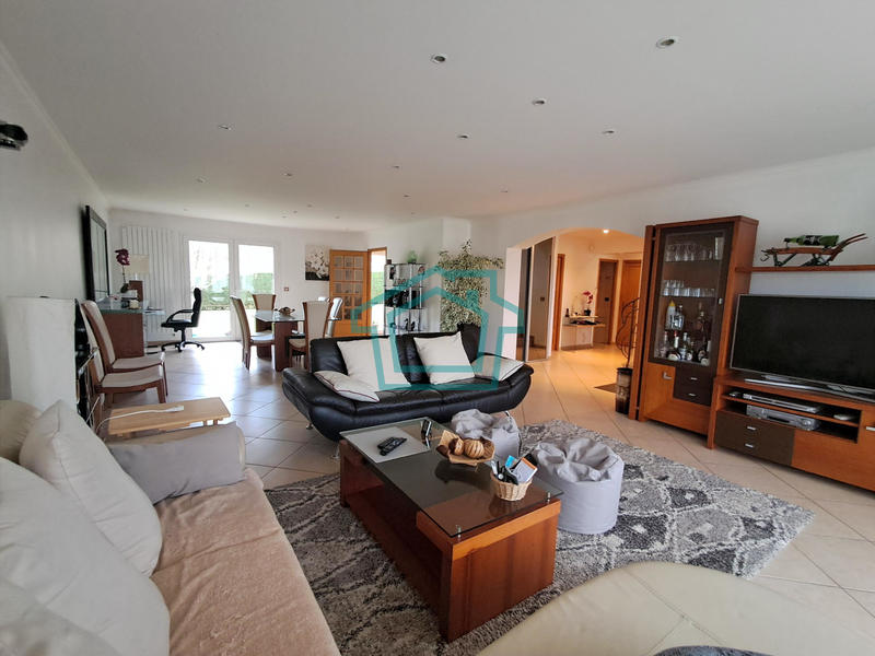 Maison - 205 m² - 7 pièces