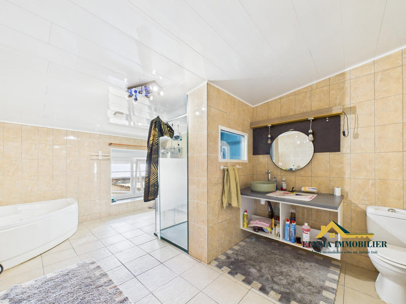 Maison - 259 m² - 9 pièces