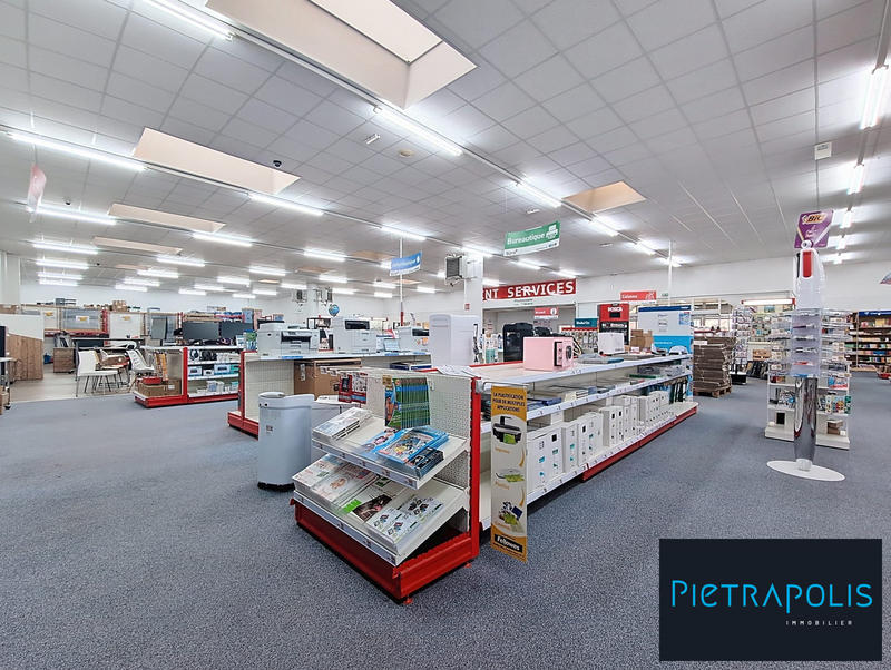 Local commercial - 1 024 m²