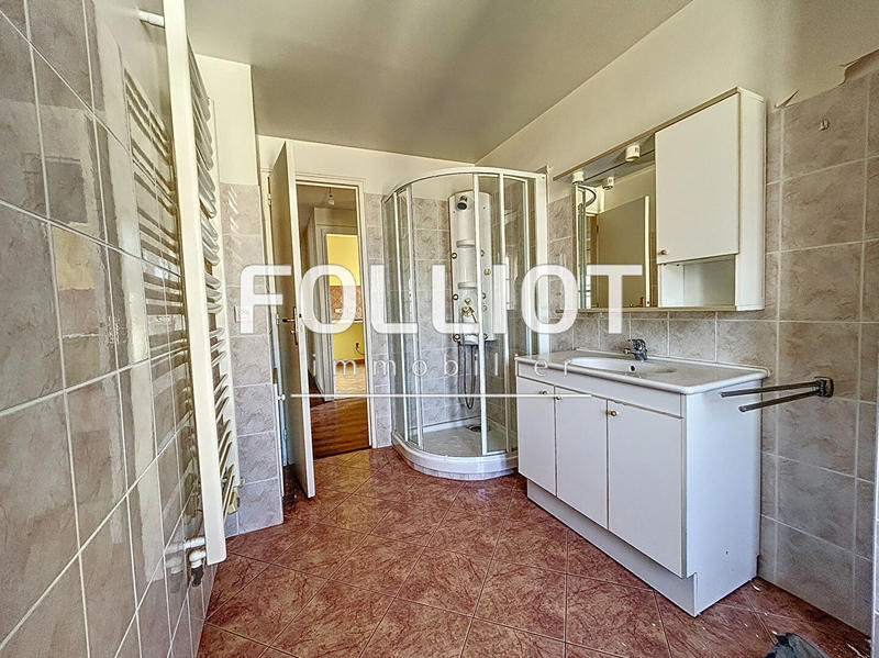 Maison - 230 m² - 12 pièces