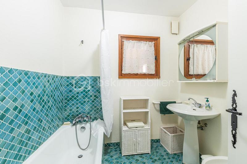 Demeure - 246 m² - 7 pièces