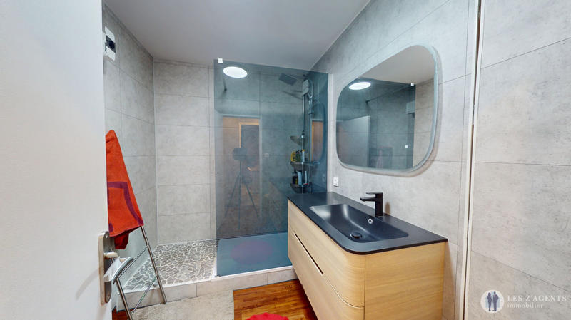 Appartement - 80 m² - 4 pièces