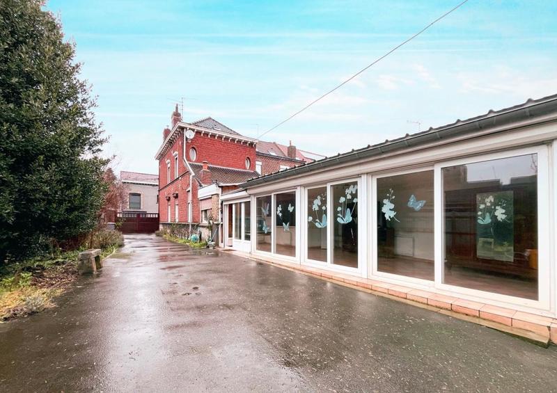 Demeure - 145 m² - 5 pièces