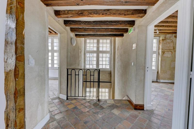 Maison - 573 m² - 6 pièces