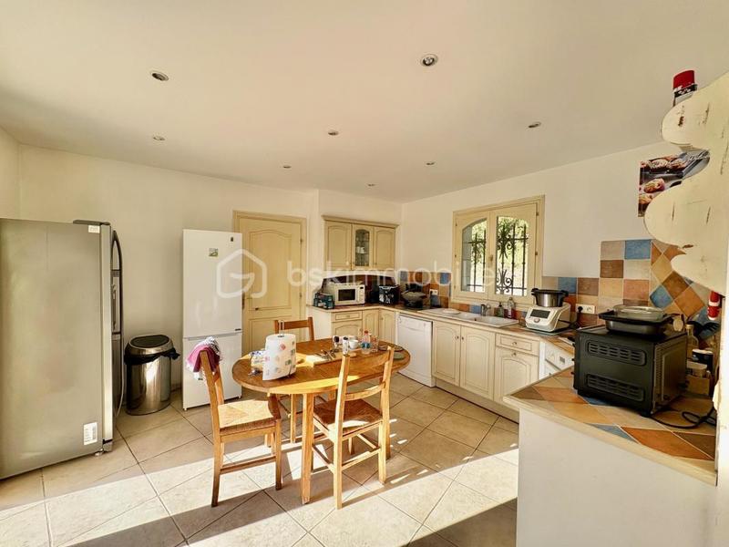 Maison traditionnelle - 225 m² - 6 pièces