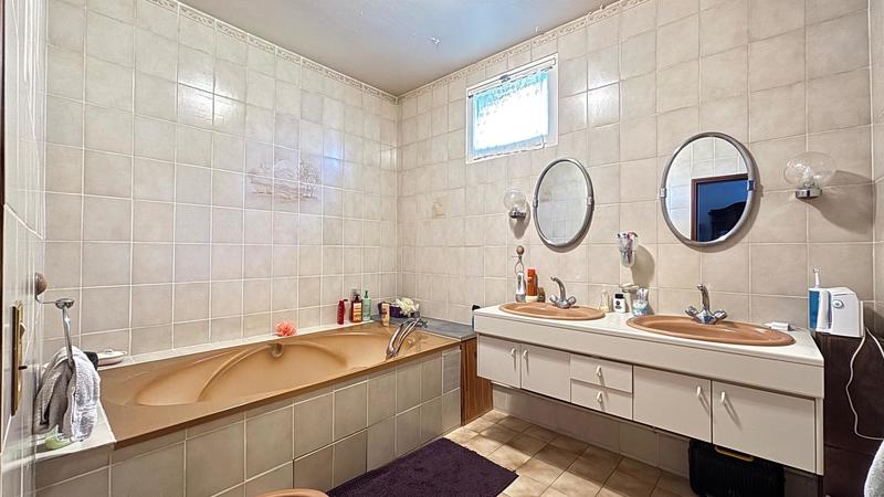 Maison - 179 m² - 6 pièces