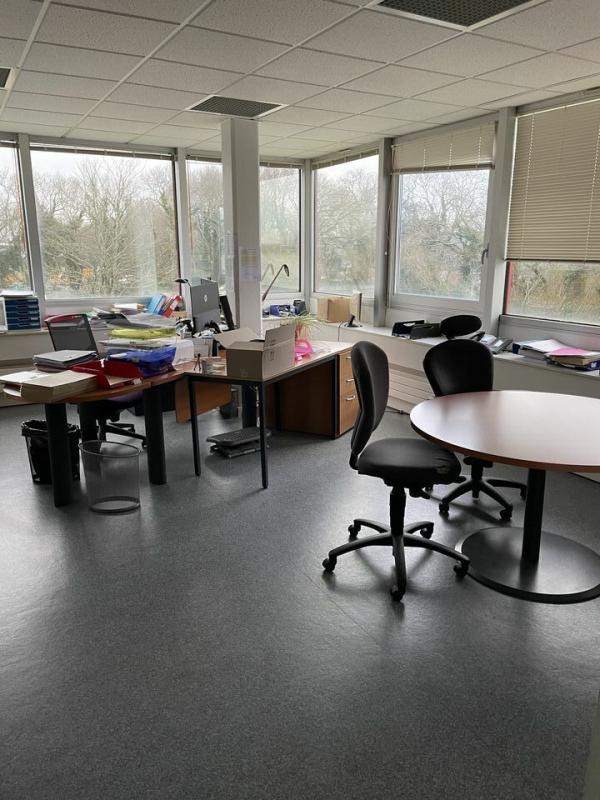 Bureau - 713 m²