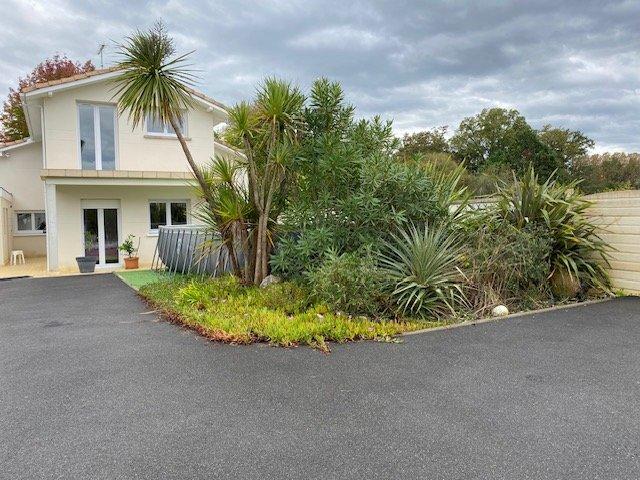 Maison - 180 m² - 5 pièces