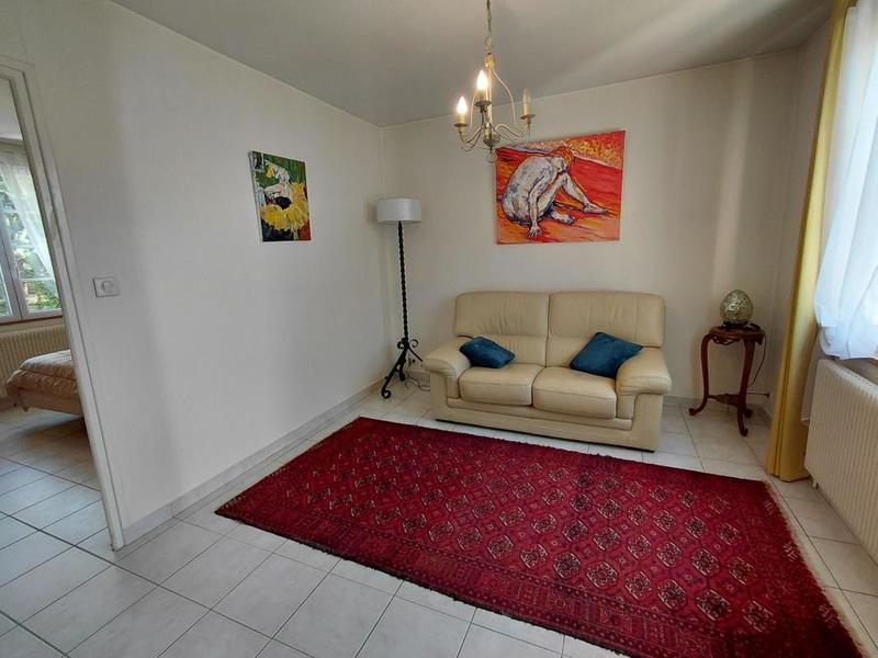 Maison - 1 325 m² - 5 pièces