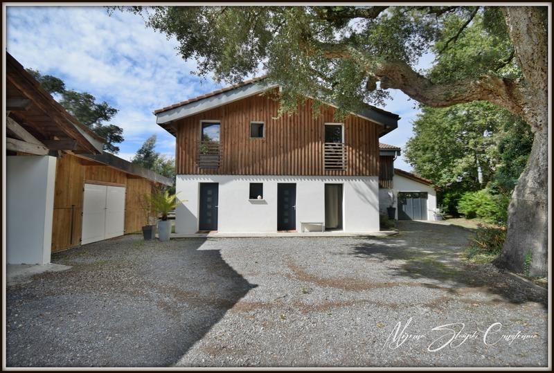Maison - 306 m² - 8 pièces