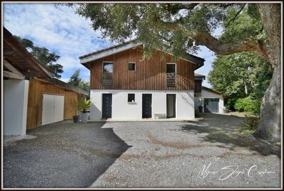 Maison - 306 m² - 8 pièces