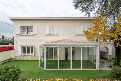 Maison - 220 m² - 10 pièces