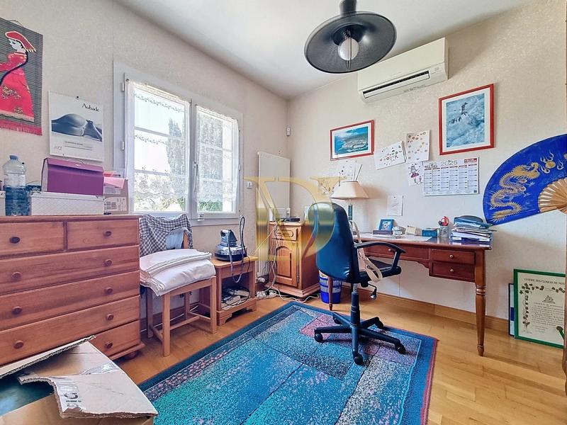 Maison - 227 m² - 10 pièces