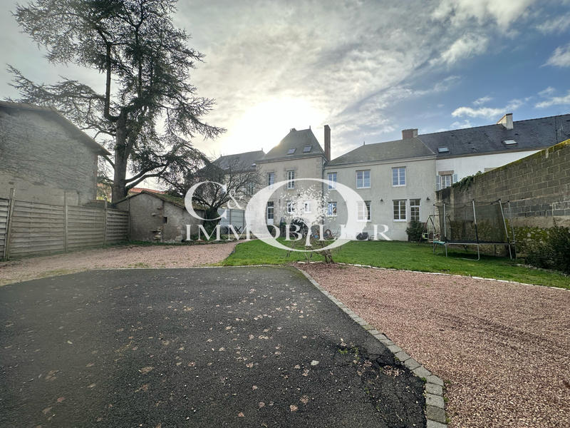 Maison - 236 m² - 10 pièces