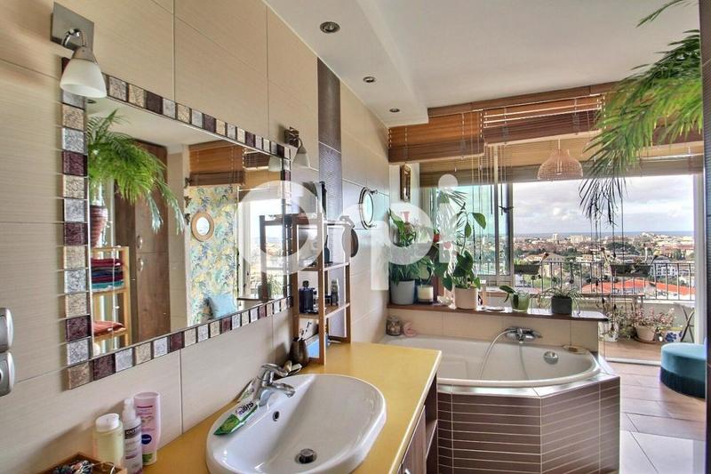 Appartement - 82 m² - 4 pièces