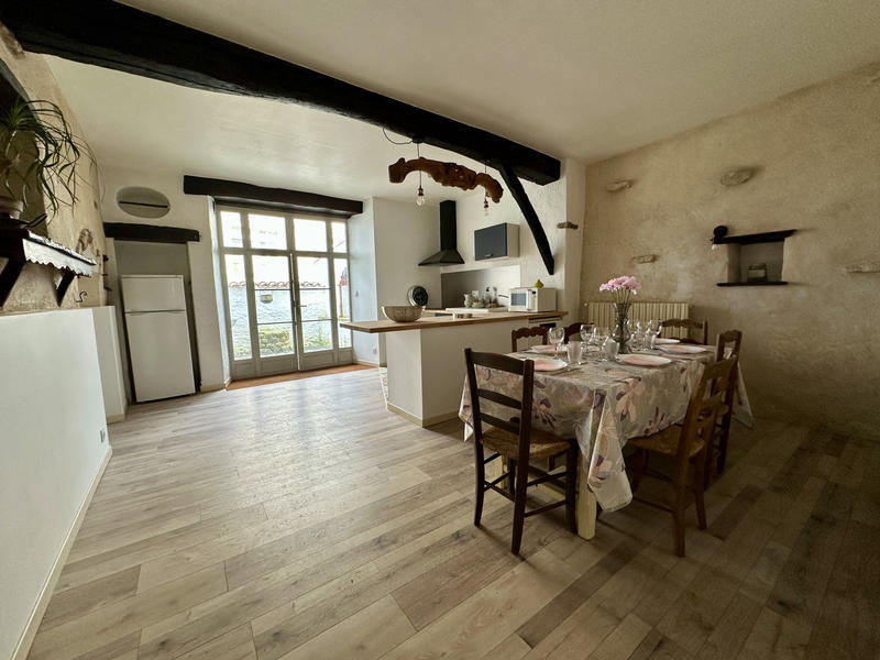 Maison - 223 m² - 9 pièces