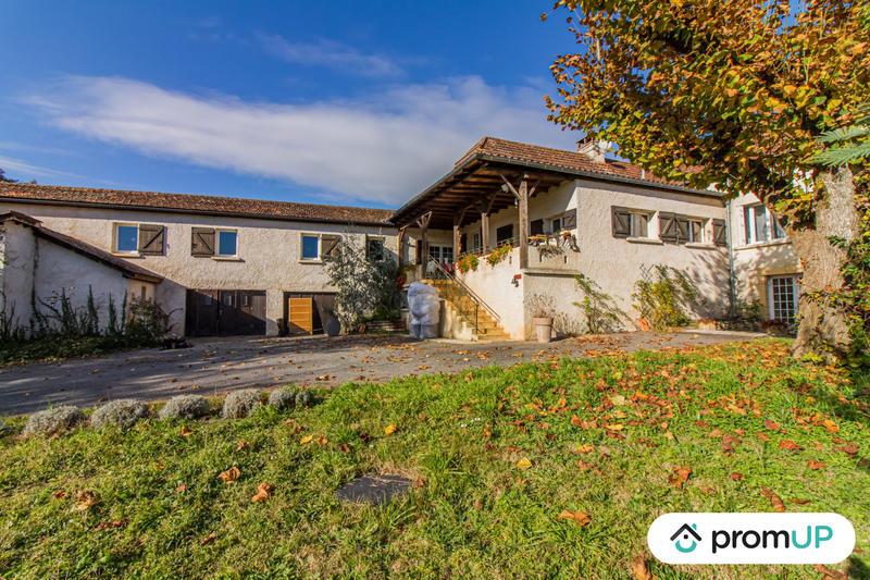 Maison - 260 m² - 6 pièces