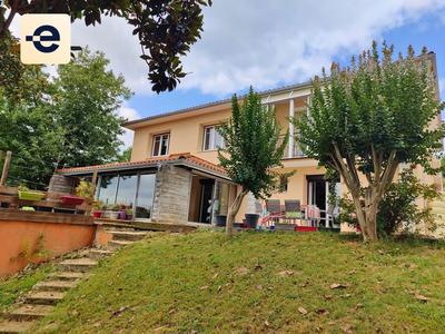 Maison - 246 m² - 7 pièces