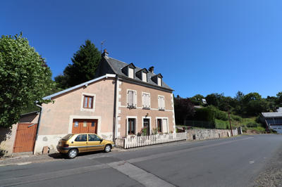 Maison - 104 m² - 8 pièces