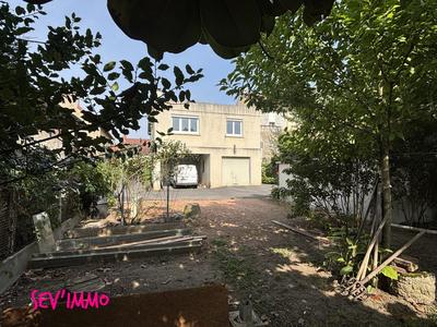 Maison - 168 m² - 7 pièces