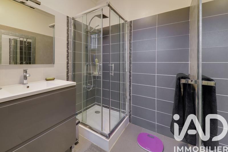 Maison - 230 m² - 8 pièces