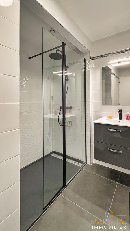 Maison - 235 m² - 7 pièces