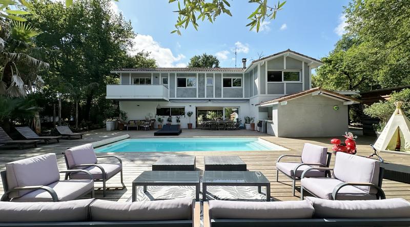 Maison d'architecte - 310 m² - 9 pièces