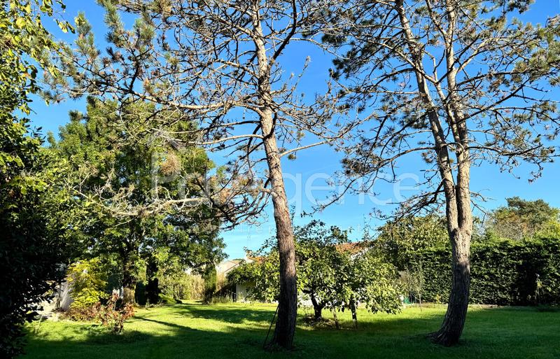 Maison - 241 m² - 8 pièces