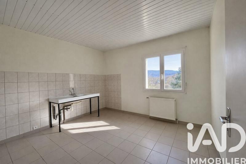 Maison - 180 m² - 8 pièces