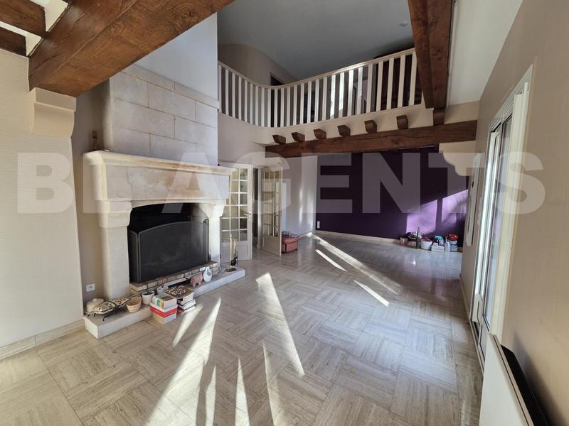 Maison - 213 m² - 7 pièces